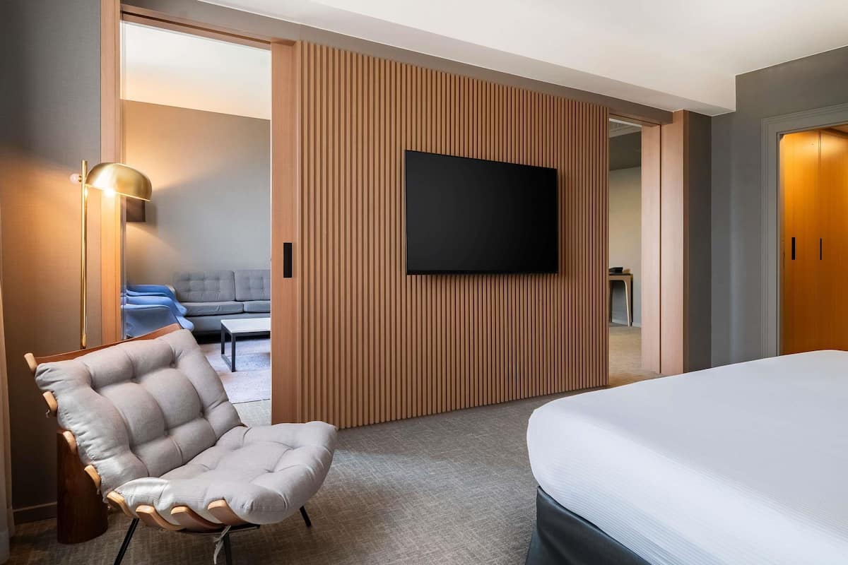 Svit Executive - 1 kingsize-säng - tillgång till Club Lounge | Minibar, värdeförvaringsskåp på rummet och skrivbord