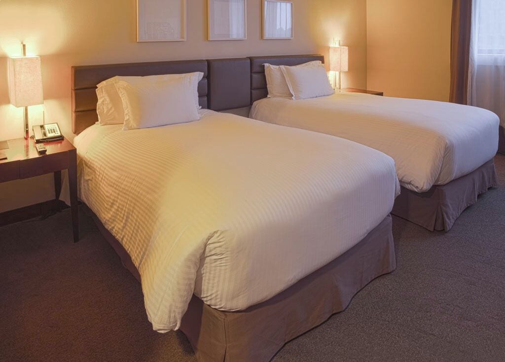 Rom – superior, 2 enkeltsenger, badekar | Minibar, safe på rommet, skrivebord og skrivebord for bærbar PC