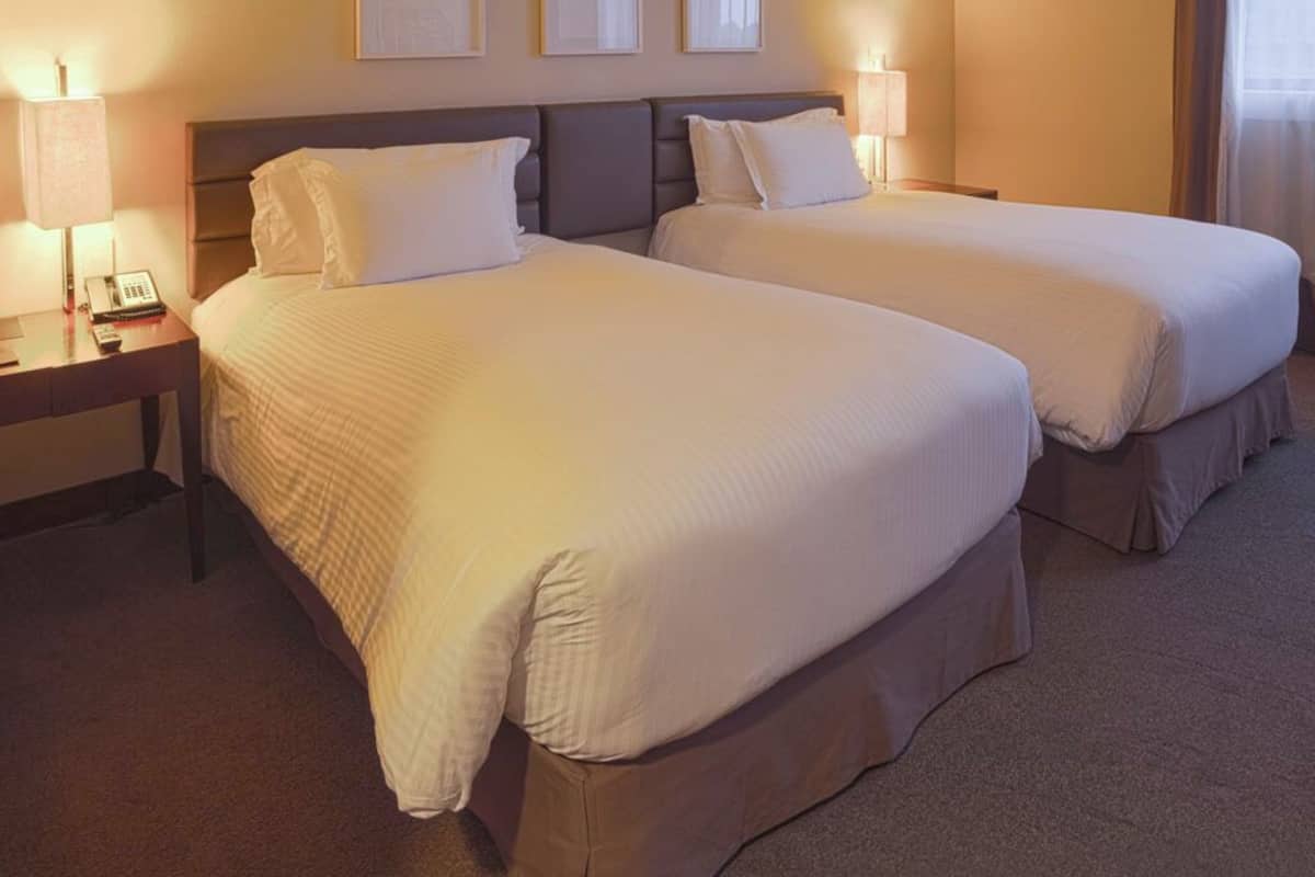 Rom – superior, 2 enkeltsenger, badekar | Minibar, safe på rommet, skrivebord og skrivebord for bærbar PC