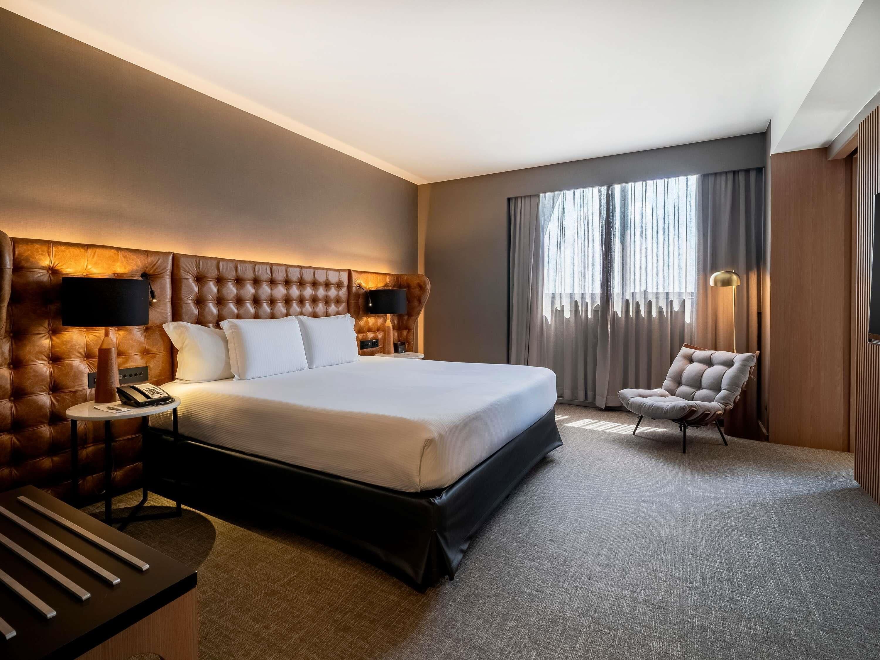 Suite ejecutiva, 1 cama King size, con acceso al salón lounge del club | Minibar, caja de seguridad en la habitación y escritorio 