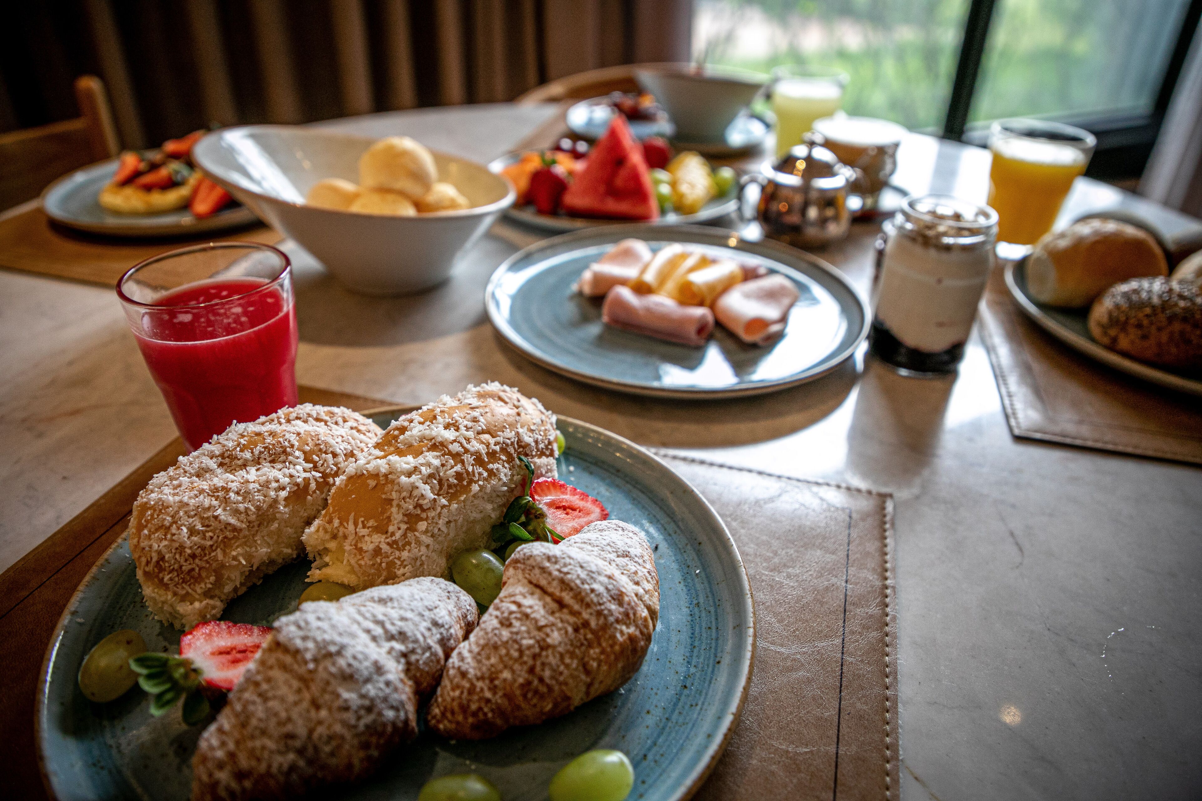 daily buffet breakfast (brl 112 per person)