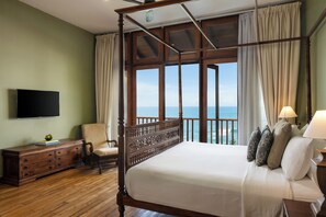 Themed Suite with Pool | Minibar, in-room safe, individually furnished, desk