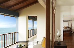 Themed Suites | Minibar, in-room safe, individually furnished, desk