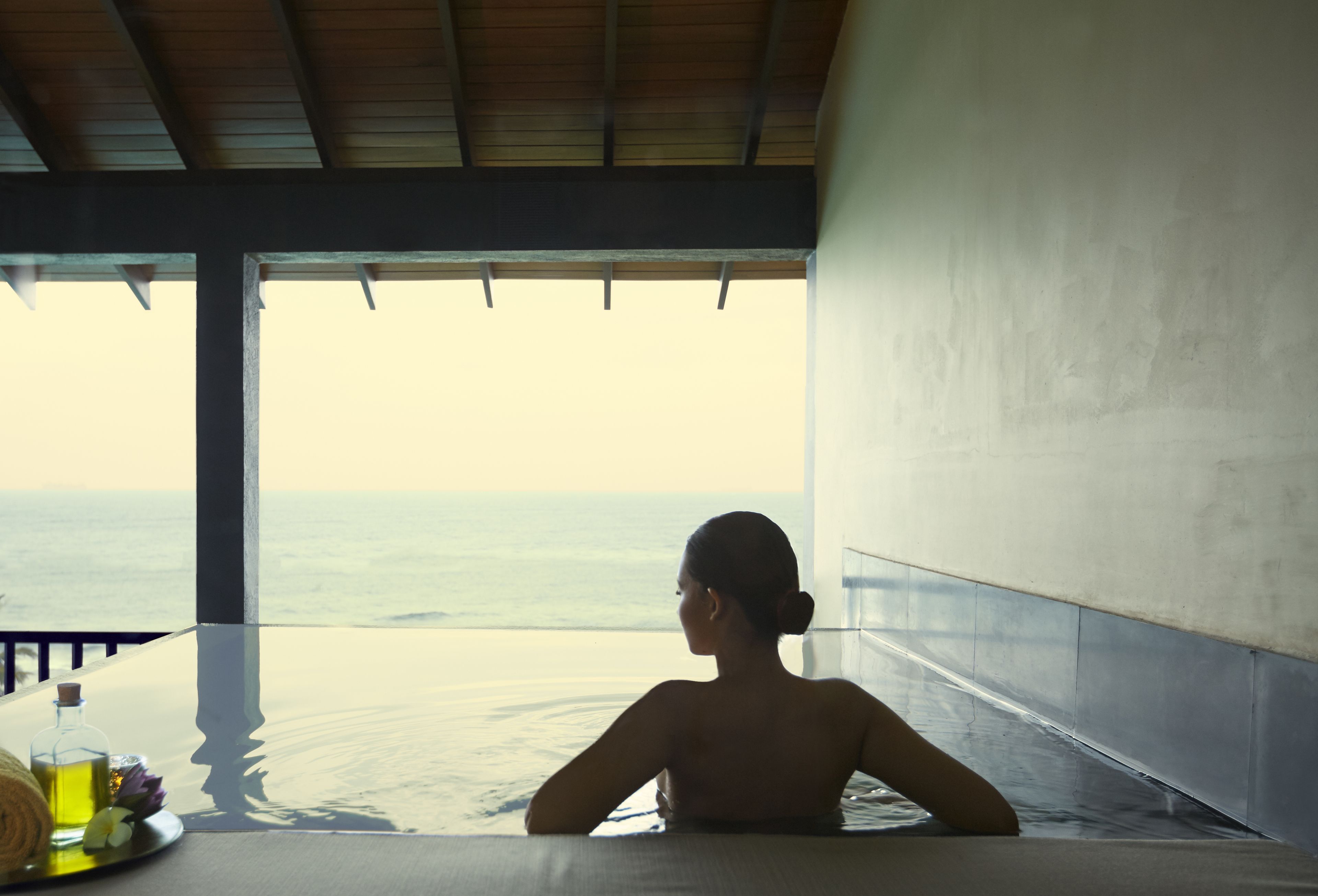 Themed Suite with Pool | Minibar, caja de seguridad en la habitación y muebles diferentes 