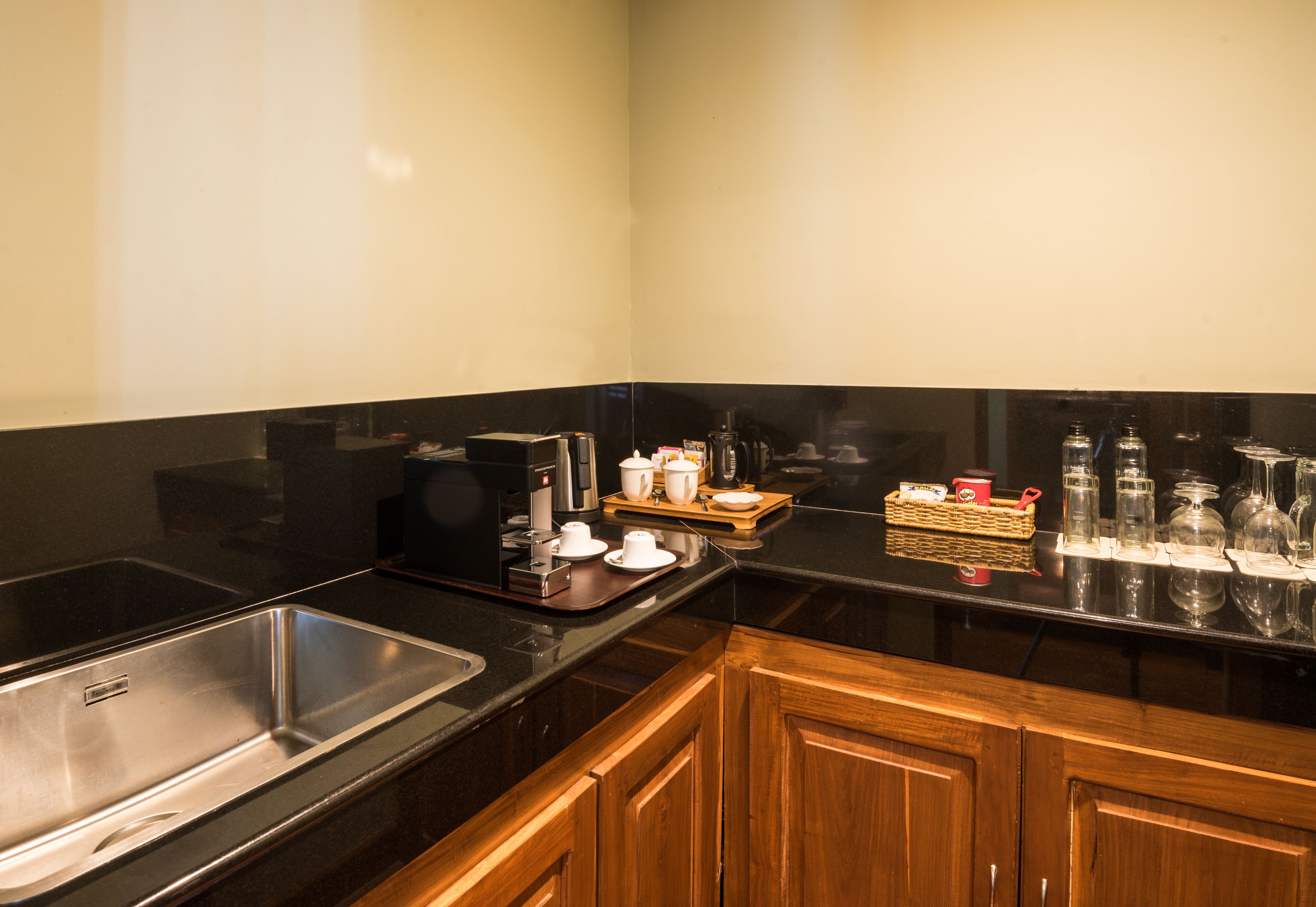 themed suite with pool | 1 bedroom, minibar, in-room safe, individually furnished