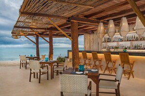 Beach bar - Viceroy Riviera Maya, a Luxury Villa Resort - Adults Only (Playa del Carmen)
