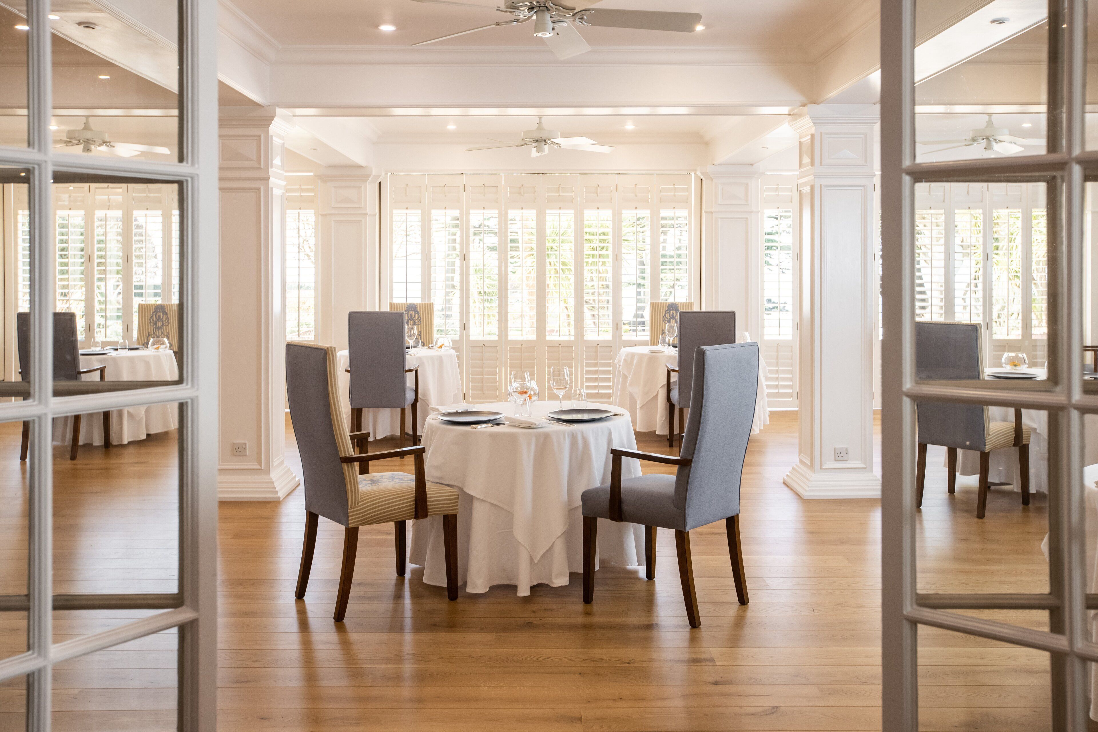 2 restaurants, breakfast, lunch, dinner served; british cuisine