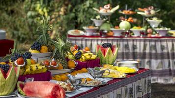 Free daily buffet breakfast