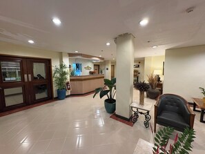 Reception - Microtel by Wyndham Tarlac (Tarlac)