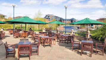 Lunch and dinner served, British cuisine