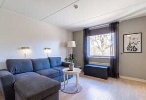 Suite – junior | Skrivebord, strykejern/-brett, wi-fi (inkludert) og sengetøy