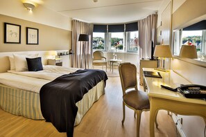 Superior Single Room, 1 Queen Bed, Garden View | Desk, iron/ironing board, free WiFi, bed sheets