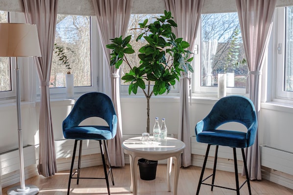 Double Room (First Lady) | Desk, iron/ironing board, free WiFi, bed sheets