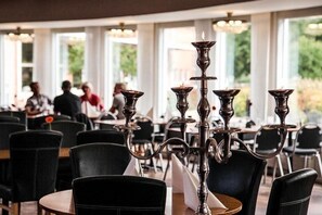 Dinner served, American cuisine, garden views