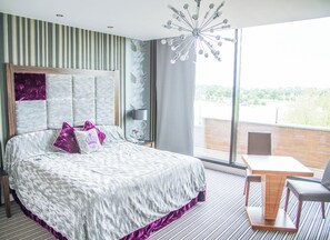 Literie hypoallergénique, bureau, rideaux occultants