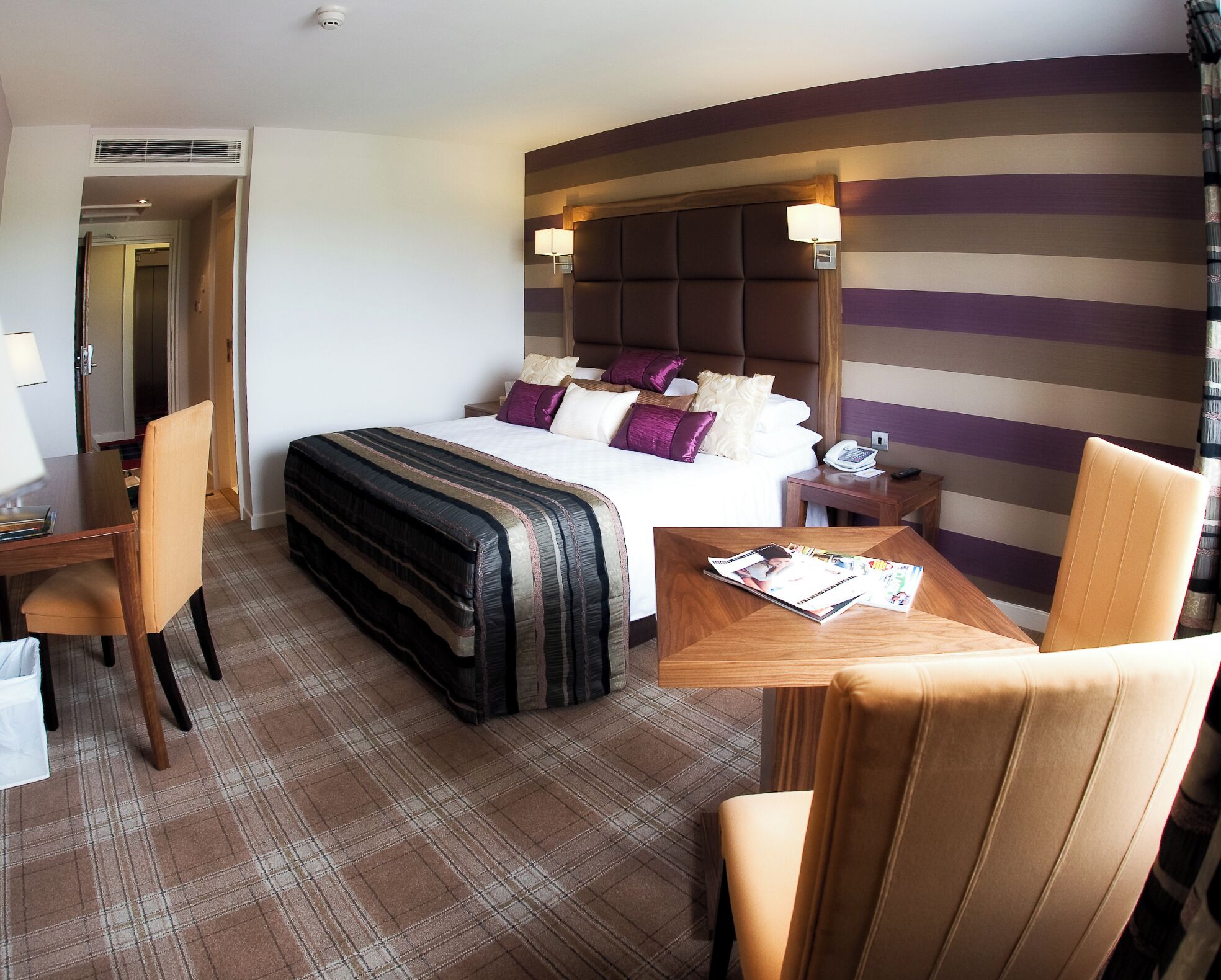 executive room, non smoking (twin or double executive) | hypo-allergenic bedding, desk, blackout curtains, iron/ironing board