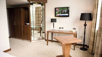 Allergivenligt sengetøj, skrivebord, mørklægningsgardiner