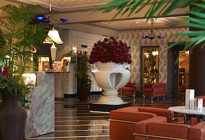 Lobby lounge