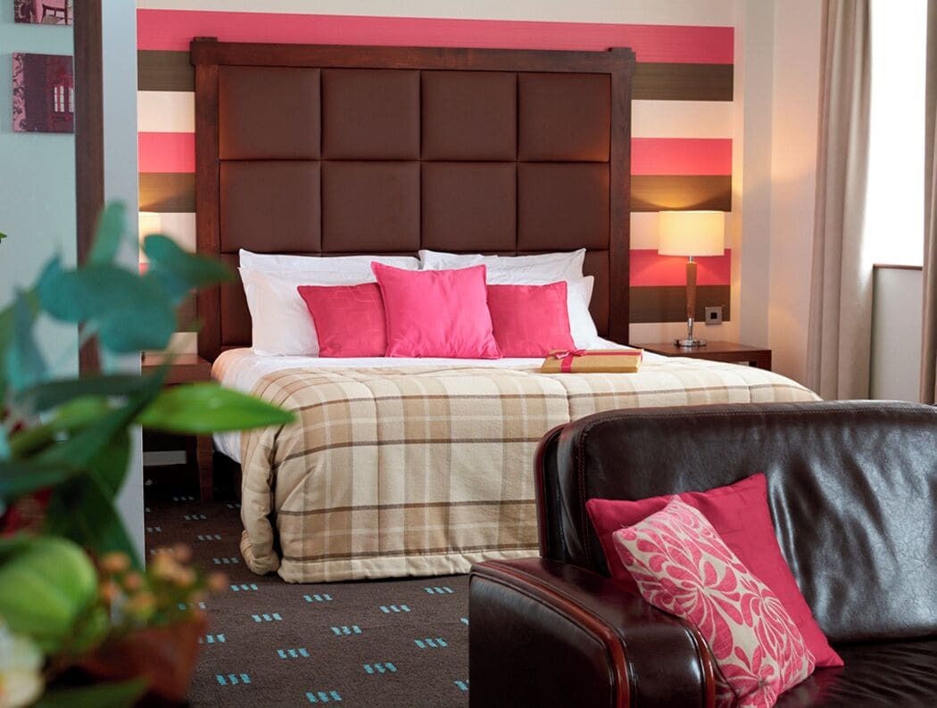 executive room, non smoking (twin or double executive) | hypo-allergenic bedding, desk, blackout curtains, iron/ironing board