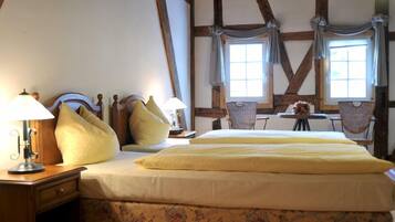 1 Schlafzimmer, Schreibtisch, schallisolierte Zimmer