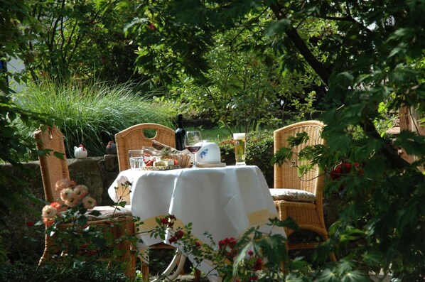2 restaurantes; se sirven desayunos, comidas, cenas y brunch