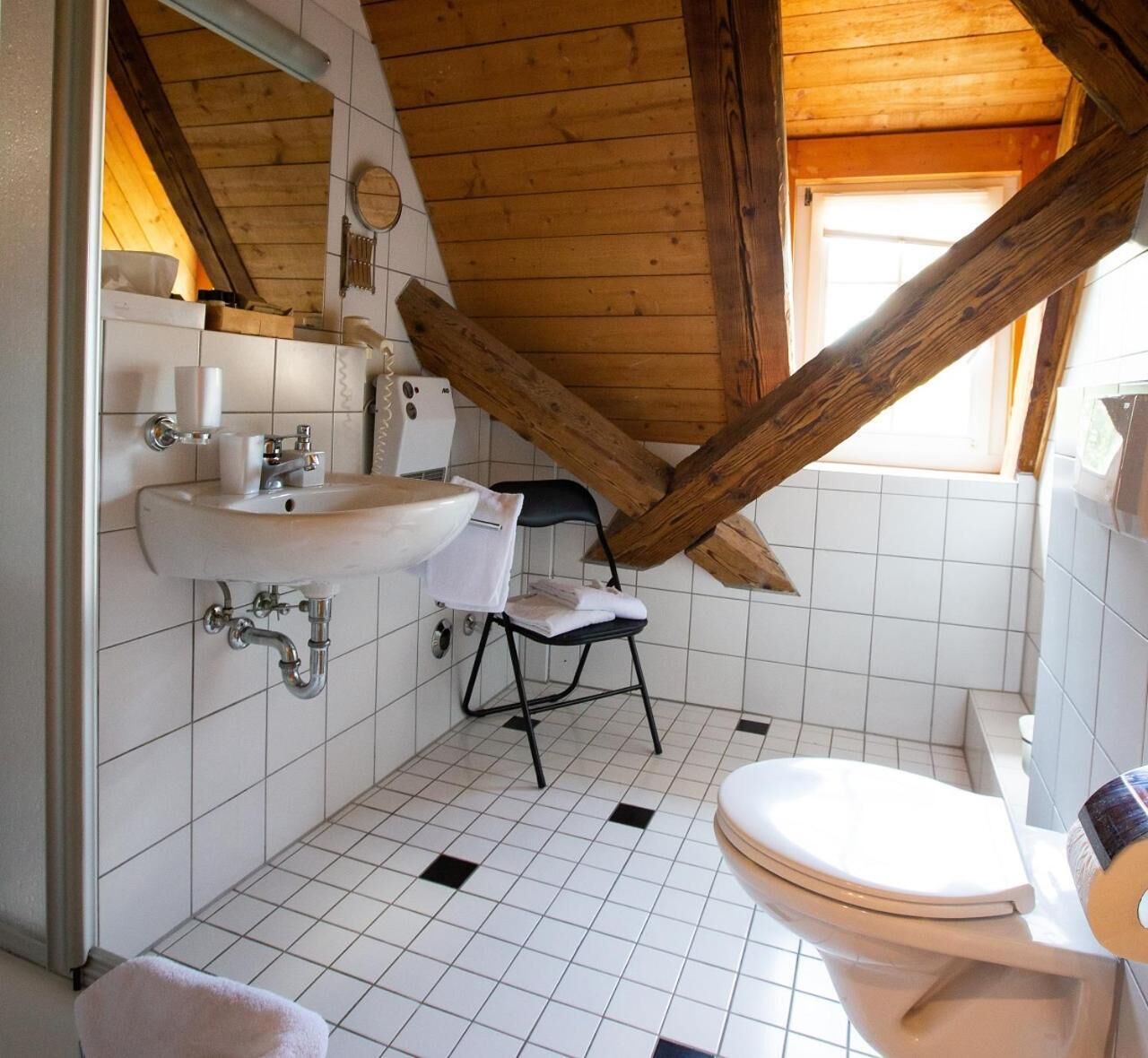 combined shower/bathtub, hair dryer, bathrobes, slippers