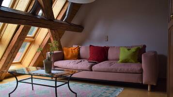 Junior Suite | Living area | LED TV, printers