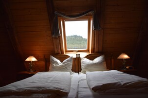 舒适套房 | 起居区 | LED 电视、打印机