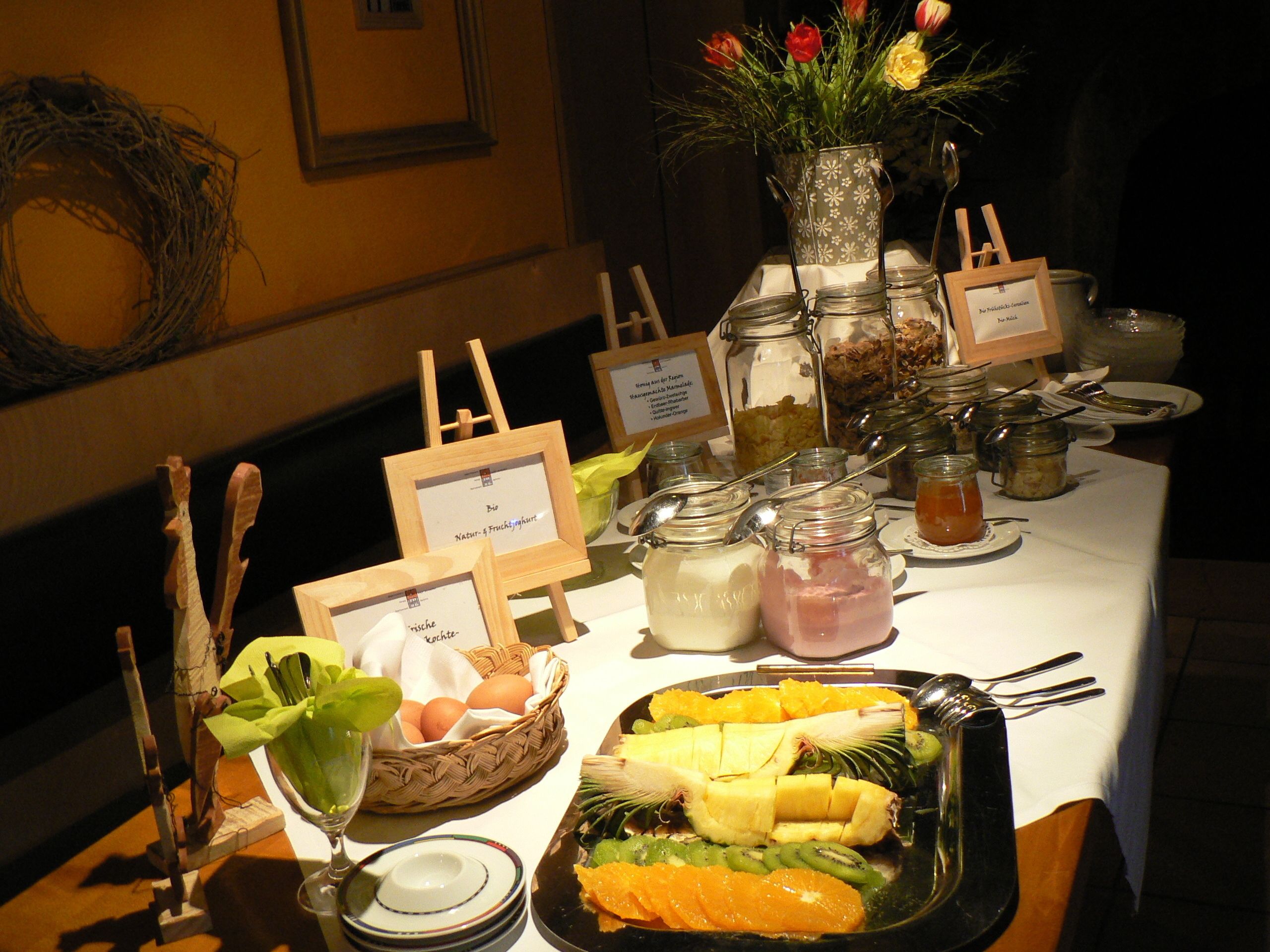 free buffet breakfast