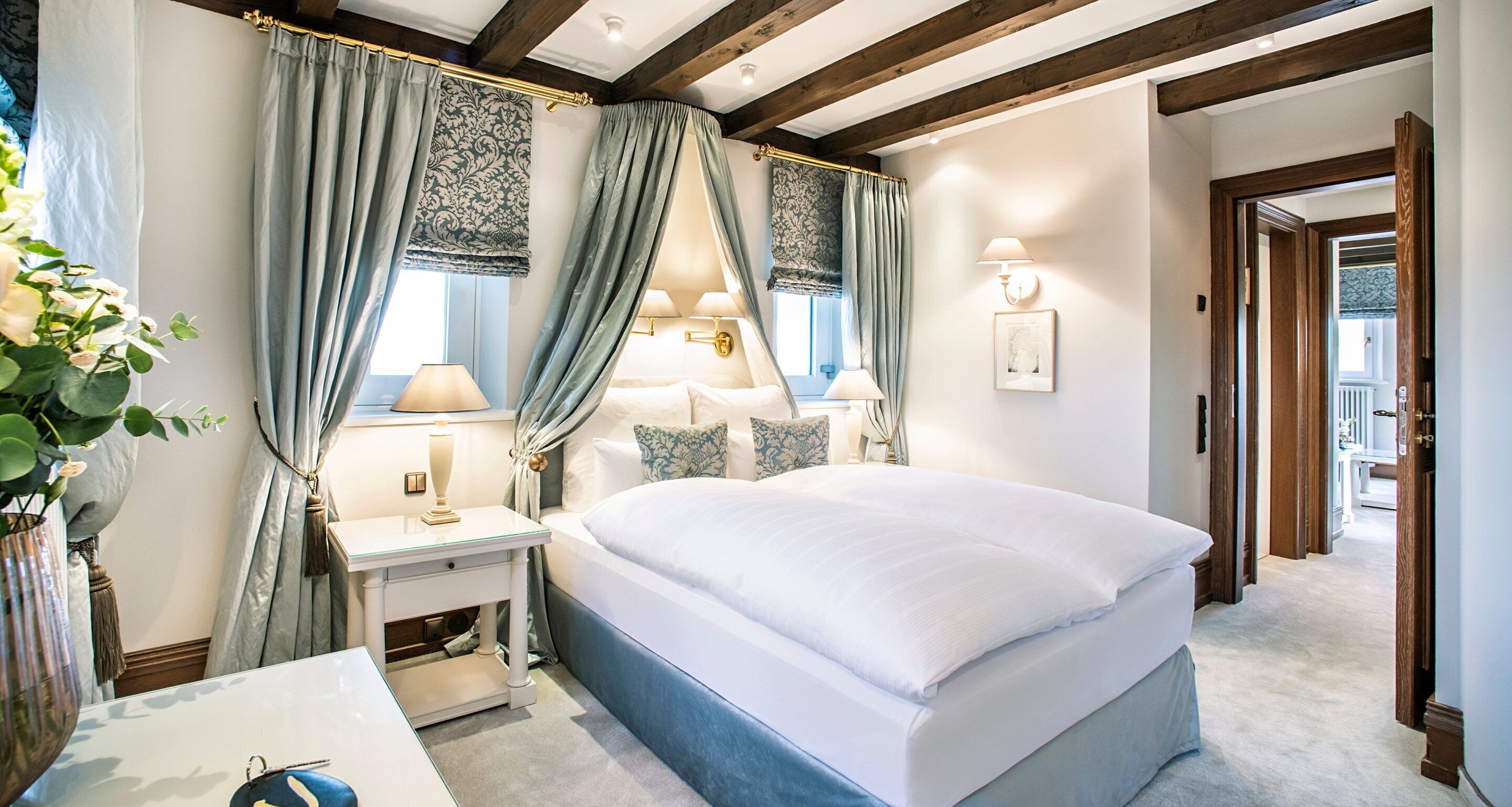 1 bedroom, hypo-allergenic bedding, down duvets, minibar