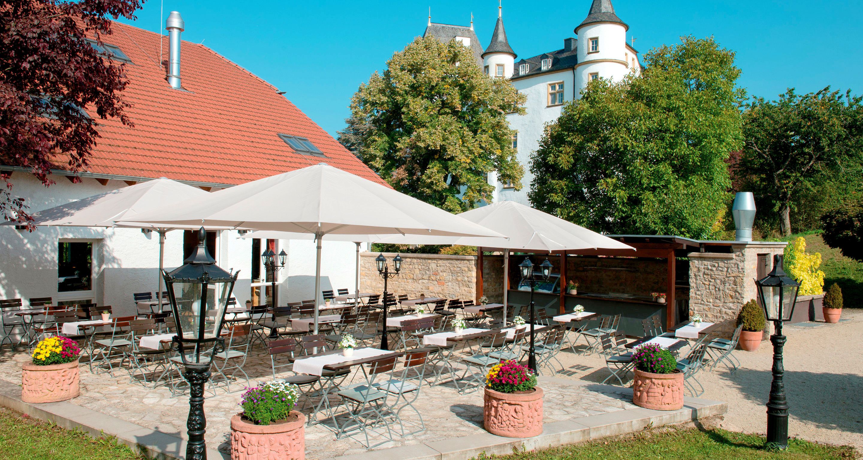 3 restaurants, breakfast, lunch, dinner served; international cuisine