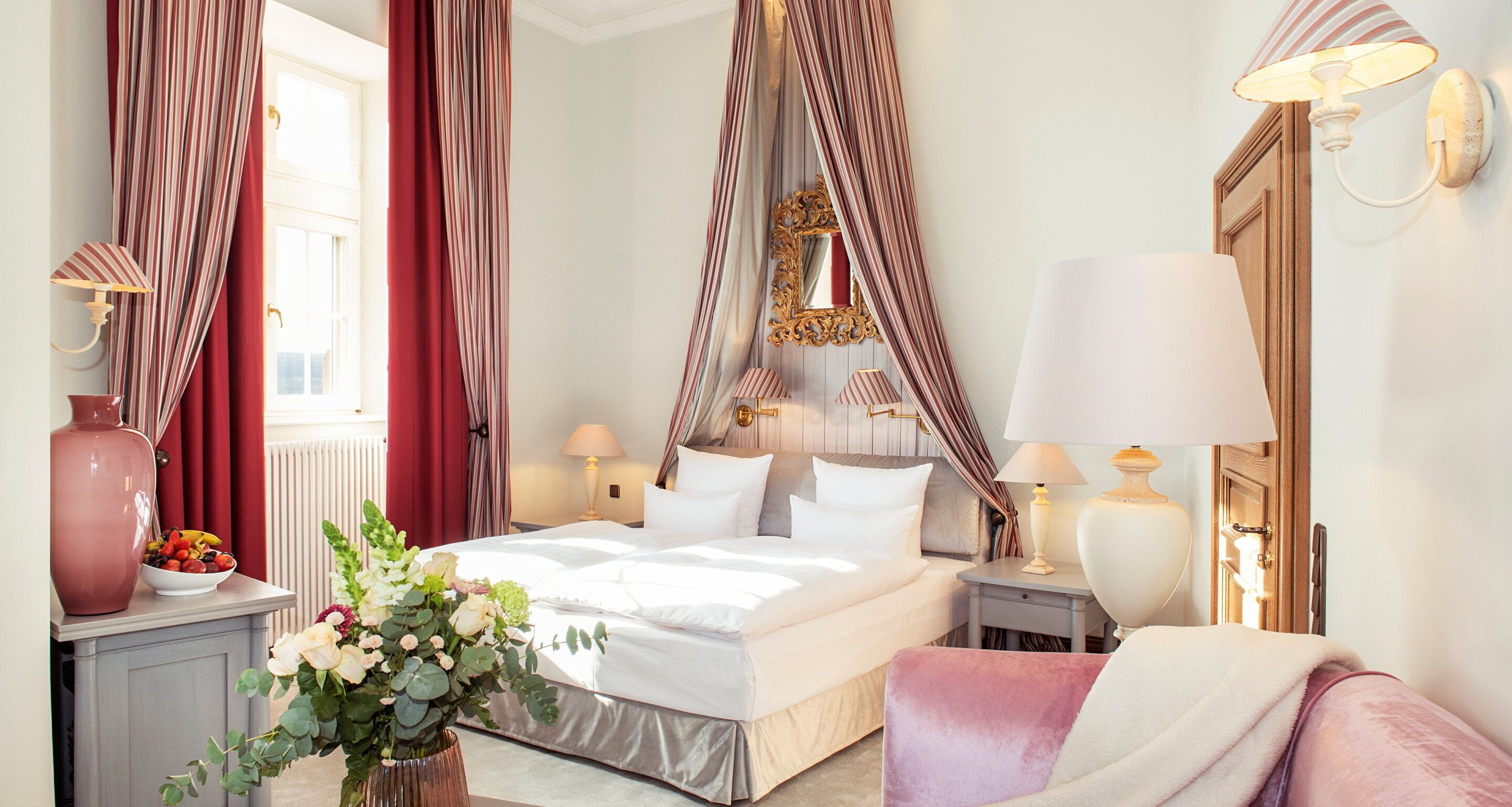 Allergikerbettwaren, Daunenbettdecken, Minibar, Zimmersafe