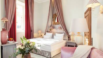 Allergikerbettwaren, Daunenbettdecken, Minibar, Zimmersafe