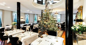 3 restaurants servant le petit déjeuner, le déjeuner et le dîner