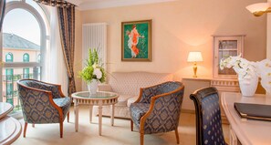 Junior Suite, 1 King Bed | Living area