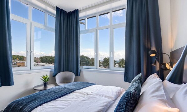Standard Room, 1 Queen Bed | 1 bedroom, individually decorated, individually furnished, desk