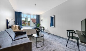 Perhehuone (Standard - Separate Building) | Yksilöllisesti sisustettu, yksilöllisesti kalustettu, työpöytä