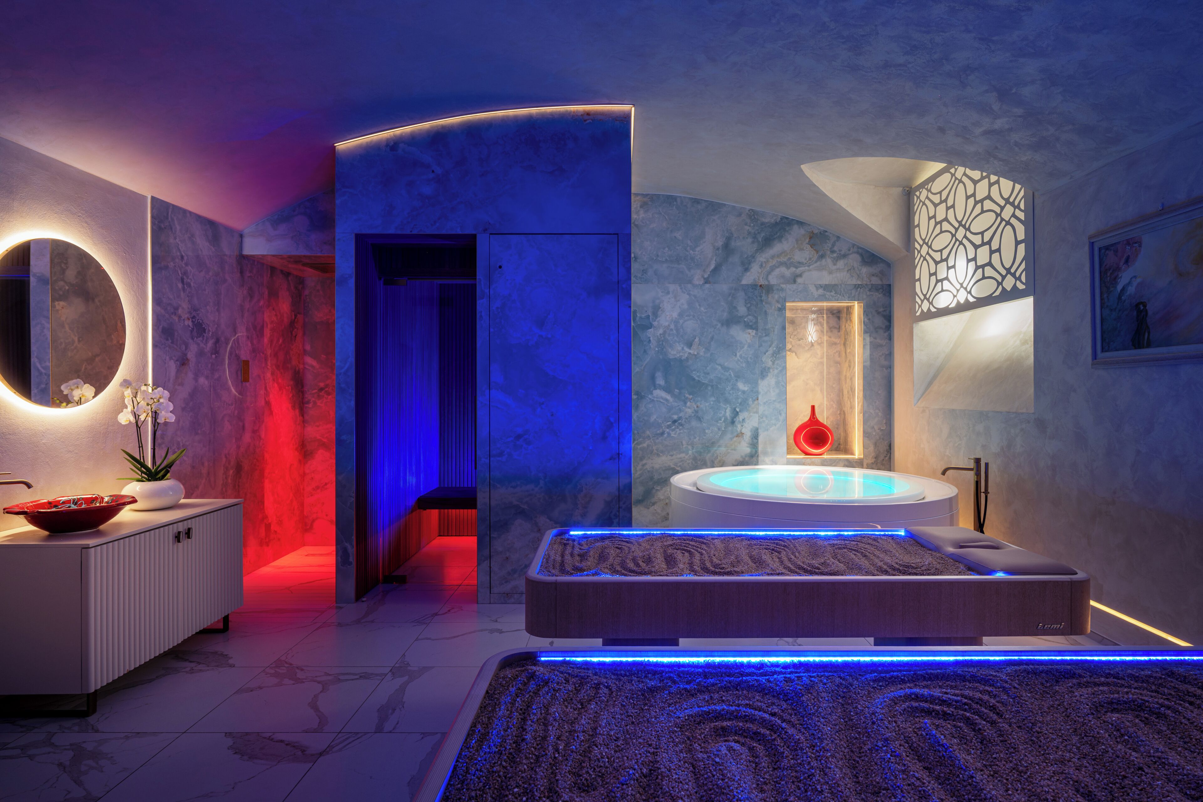 Een sauna, een bubbelbad, een Turks bad/hammam, lichaamsbehandelingen