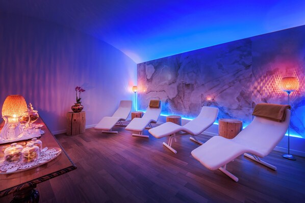 Sauna, hot tub, Turkish bath/hammam, body treatments, body wraps