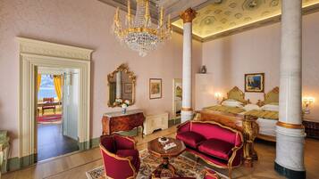 Suite, balcón, vistas al lago (J.F.Kennedy) | Ropa de cama de alta calidad, edredones de plumas, minibar y caja fuerte