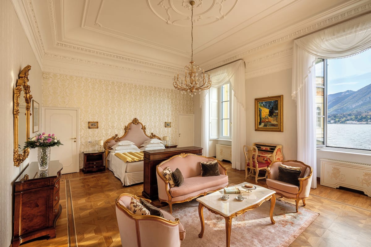 Room (Open Space Suite)