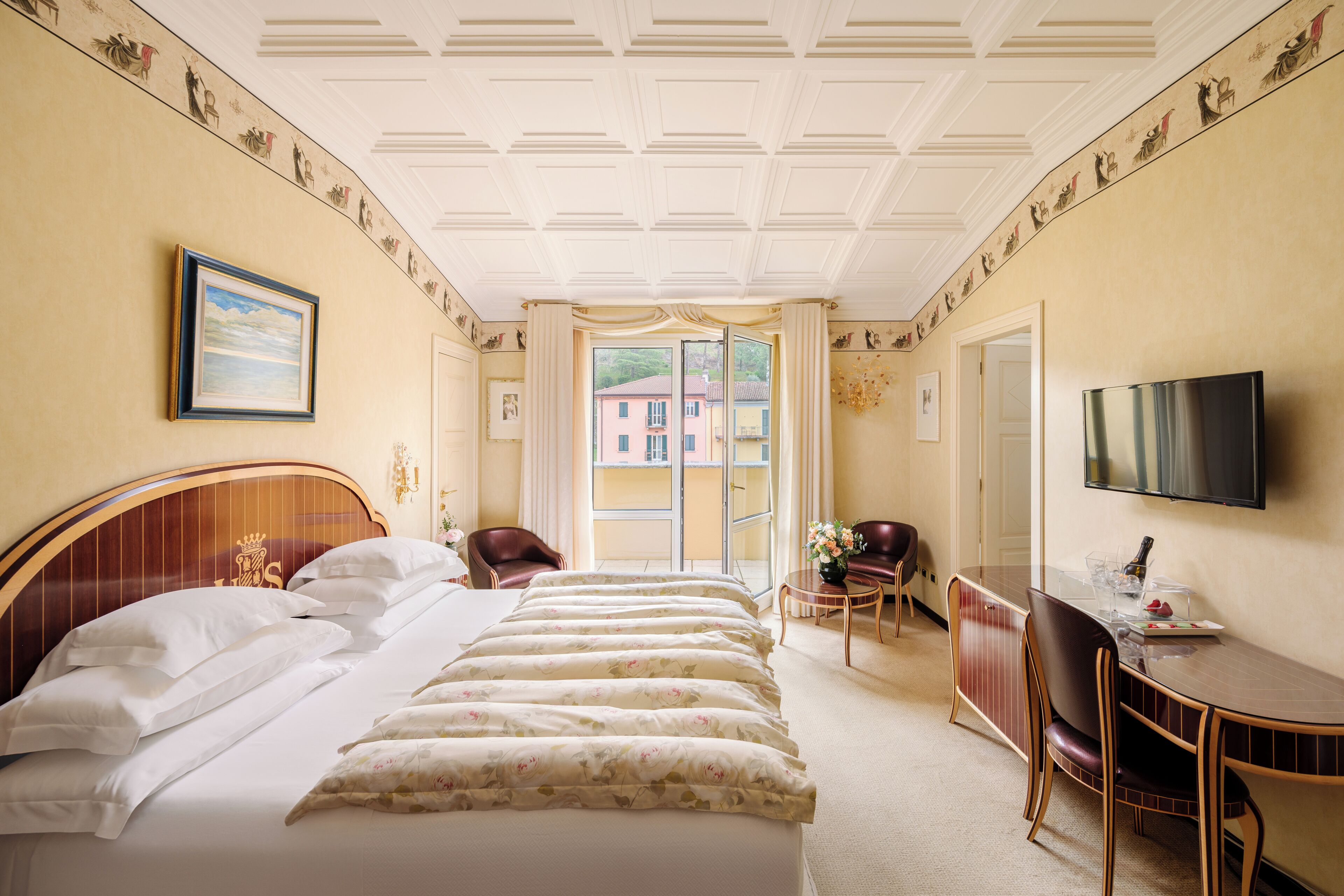Classic Double or Twin Room (Park / Town View)