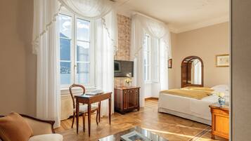 Deluxe Double or Twin Room, Lake View