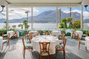 2 restaurantes; se sirven comidas y cenas