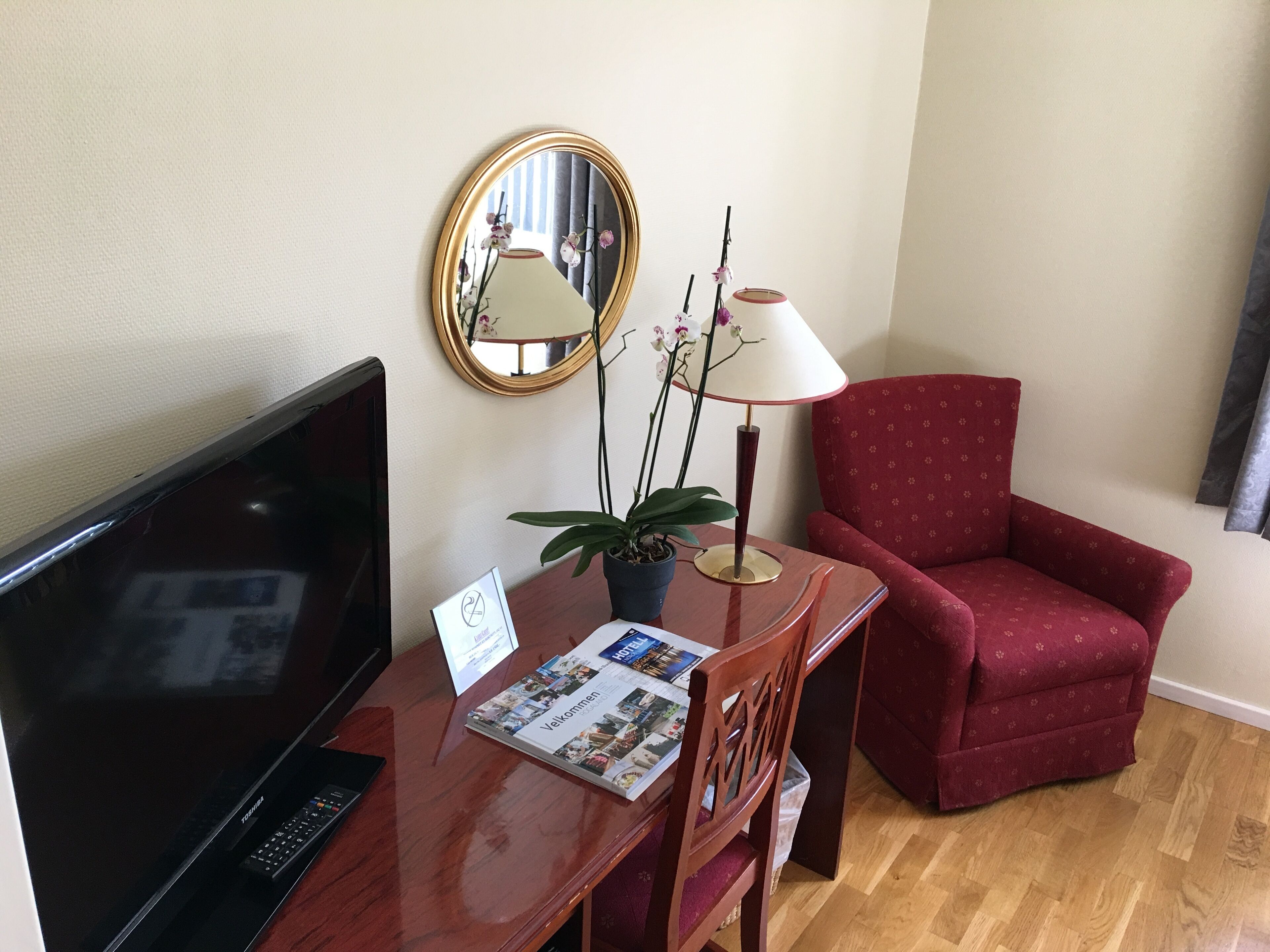 Schreibtisch, Babybetten, Zustellbetten, kostenloses WLAN