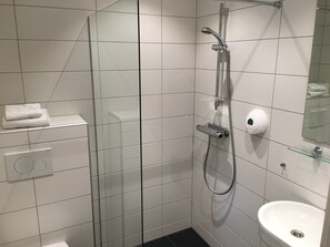 Dusche, Haartrockner, Handtücher