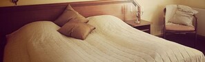 Quarto casal standard | Berços (sobretaxa), camas extras/dobráveis (sobretaxa)