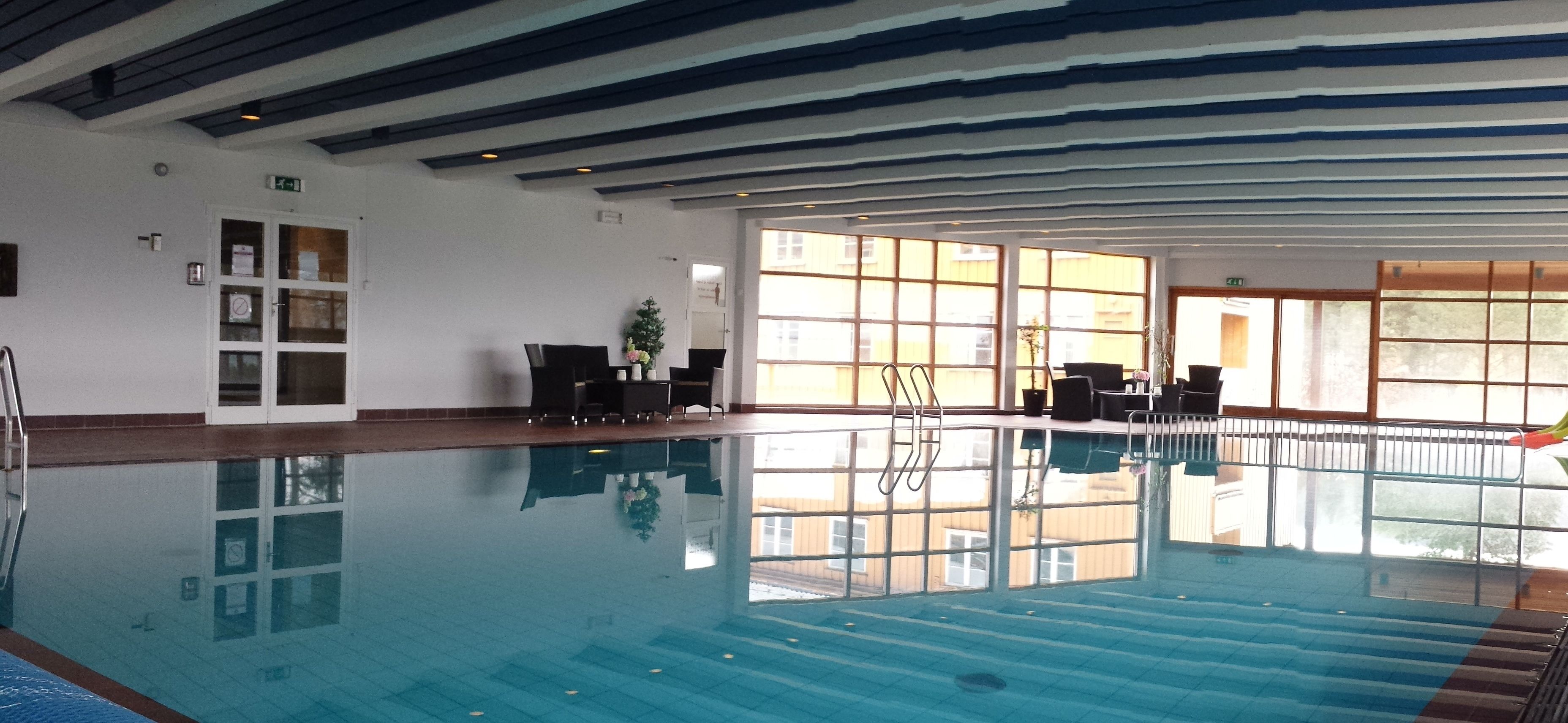 Innendørsbasseng