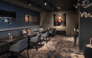 Café da manhã com pratos da culinária local grátis todos os dias