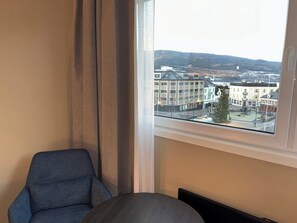 Desk, laptop workspace, bed sheets, wheelchair access